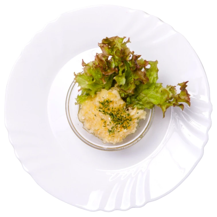 Portion frischer Knoblauch in Öl